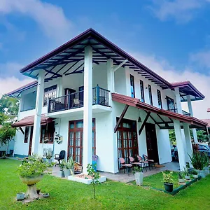 Couette-café Howick, Katunayaka
